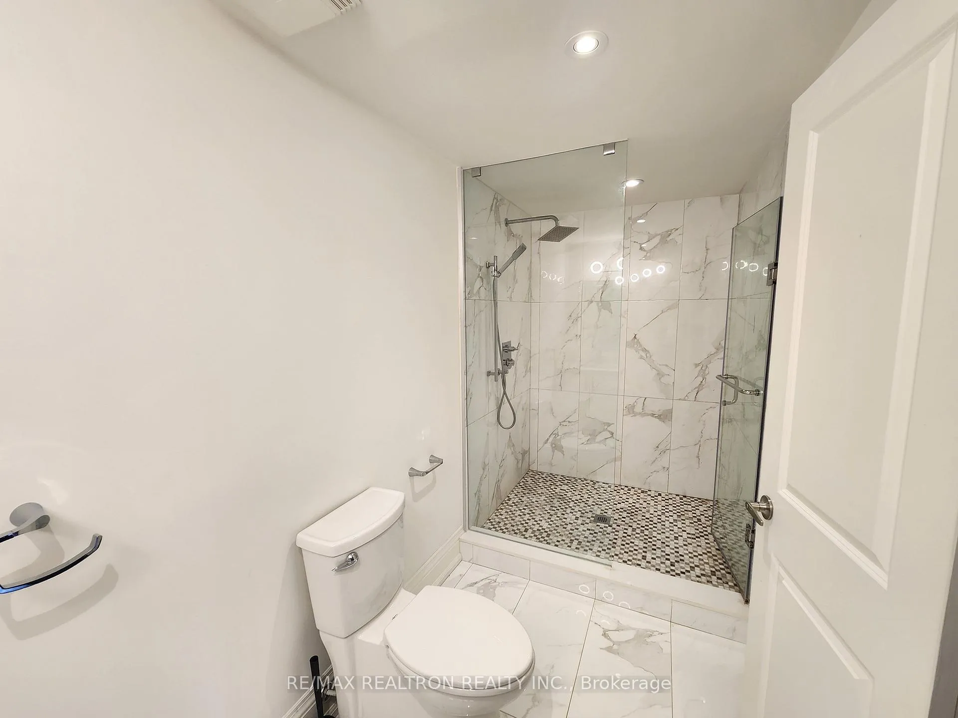 Photo 19 of 207 Bayview Fairways Drive, Markham, Bayview Fairway-Bayview Country Club Estates — HOMEH