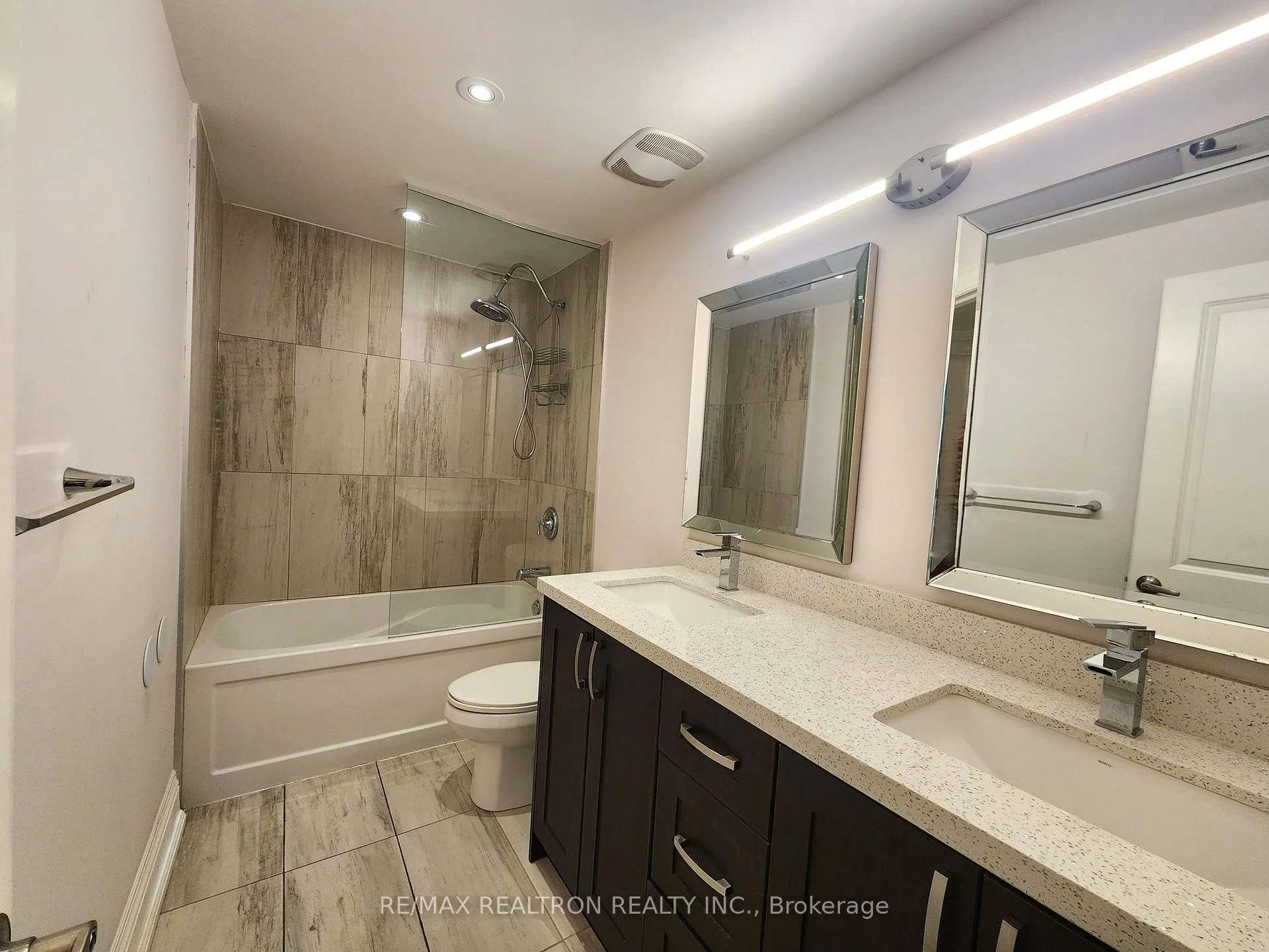 Photo 23 of 207 Bayview Fairways Drive, Markham, Bayview Fairway-Bayview Country Club Estates — HOMEH
