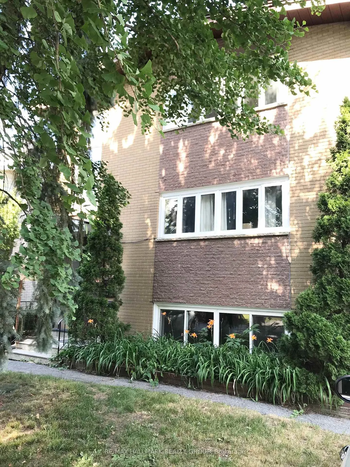 Photo 1 of Unit 3, 847 Ivanhoe Avenue, Ottawa, Queensway Terrace North — HOMEH