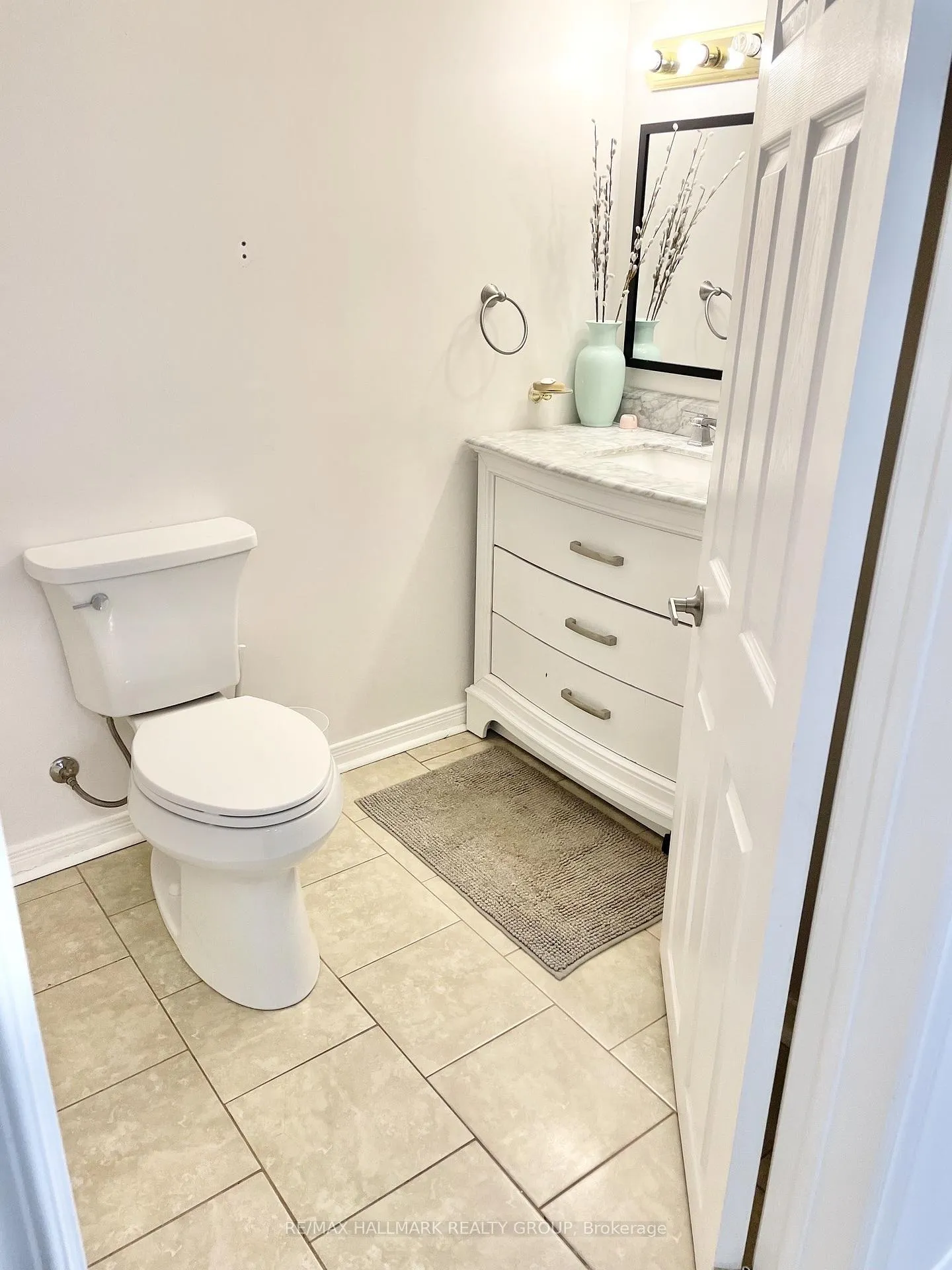 Photo 7 of Unit 3, 847 Ivanhoe Avenue, Ottawa, Queensway Terrace North — HOMEH