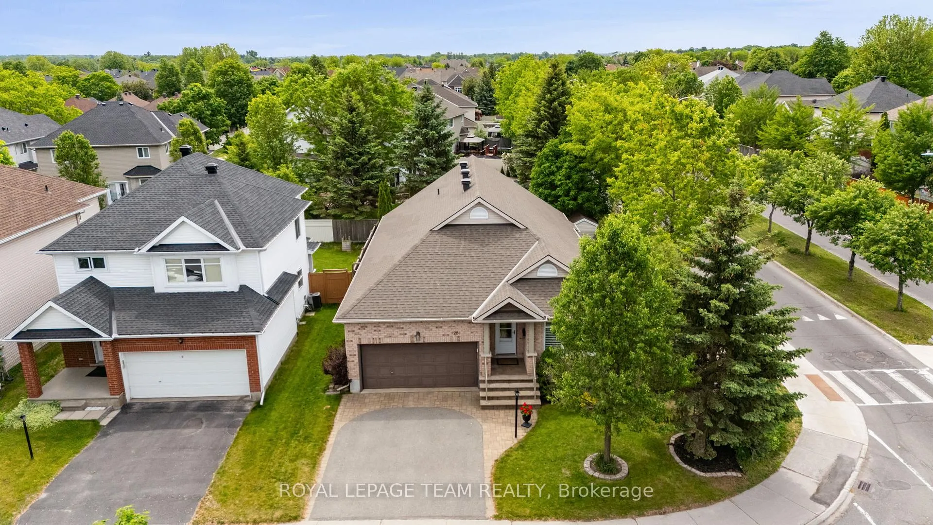 Photo 3 of 26 Escade Drive, Ottawa, Barrhaven East — HOMEH