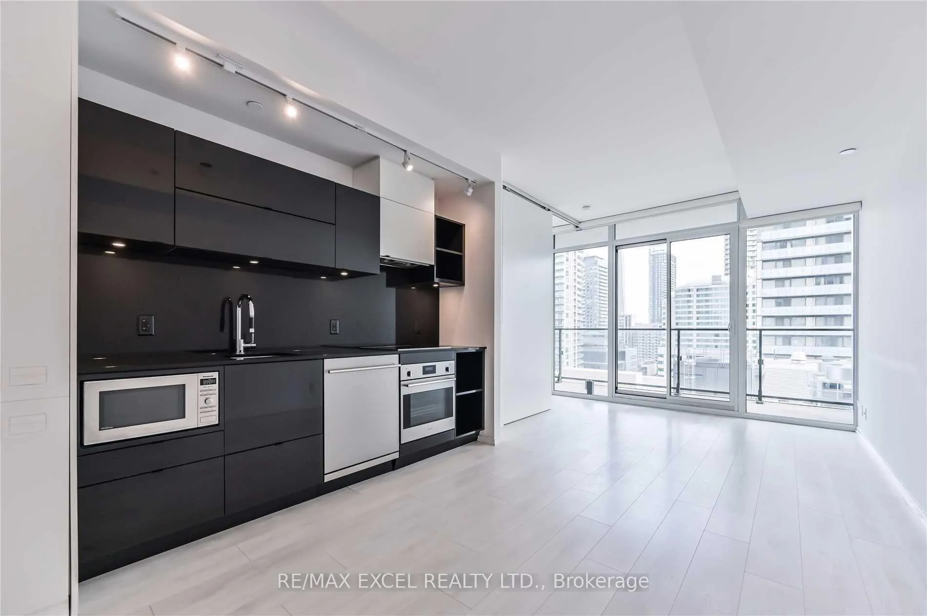 Photo 5 of Unit 1210, 125 Peter Street, Toronto, Waterfront Communities — HOMEH