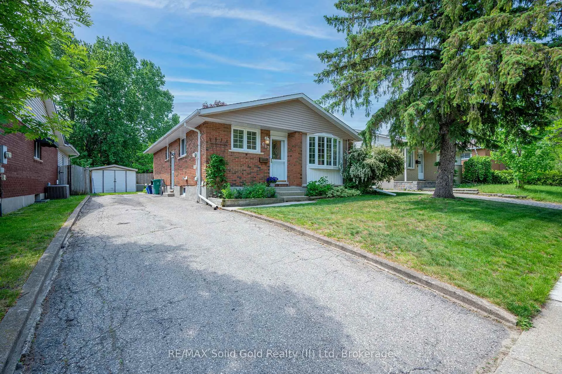 Photo 3 of 613 Dogwood Lane, Waterloo — HOMEH