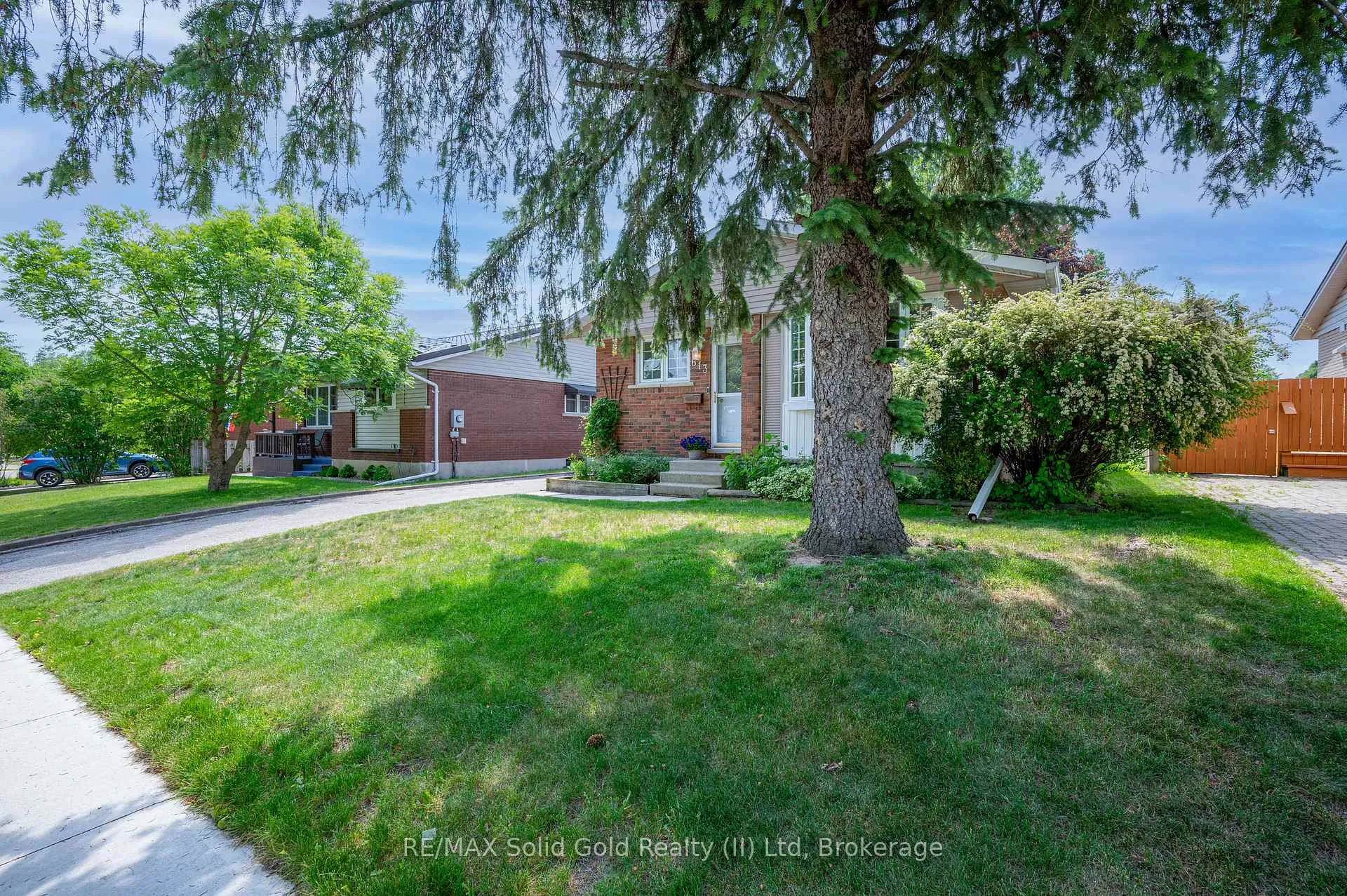 Photo 4 of 613 Dogwood Lane, Waterloo — HOMEH