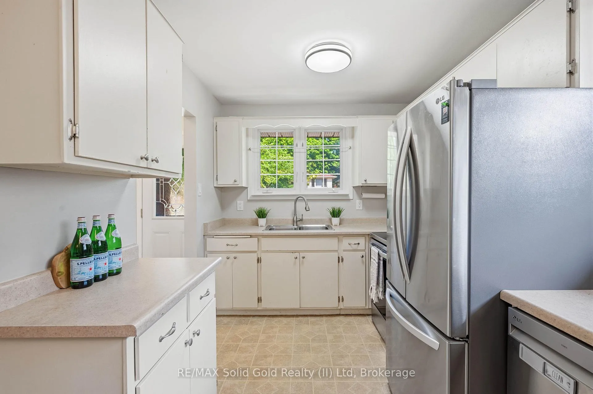 Photo 8 of 613 Dogwood Lane, Waterloo — HOMEH