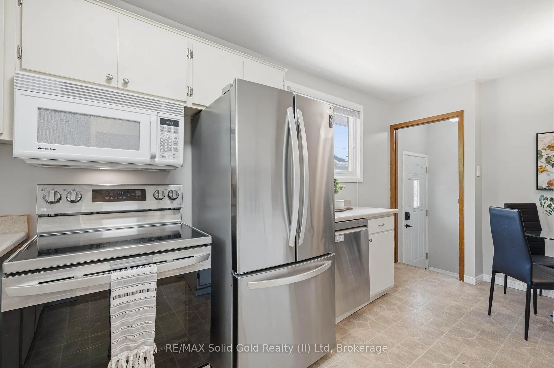 Photo 9 of 613 Dogwood Lane, Waterloo — HOMEH