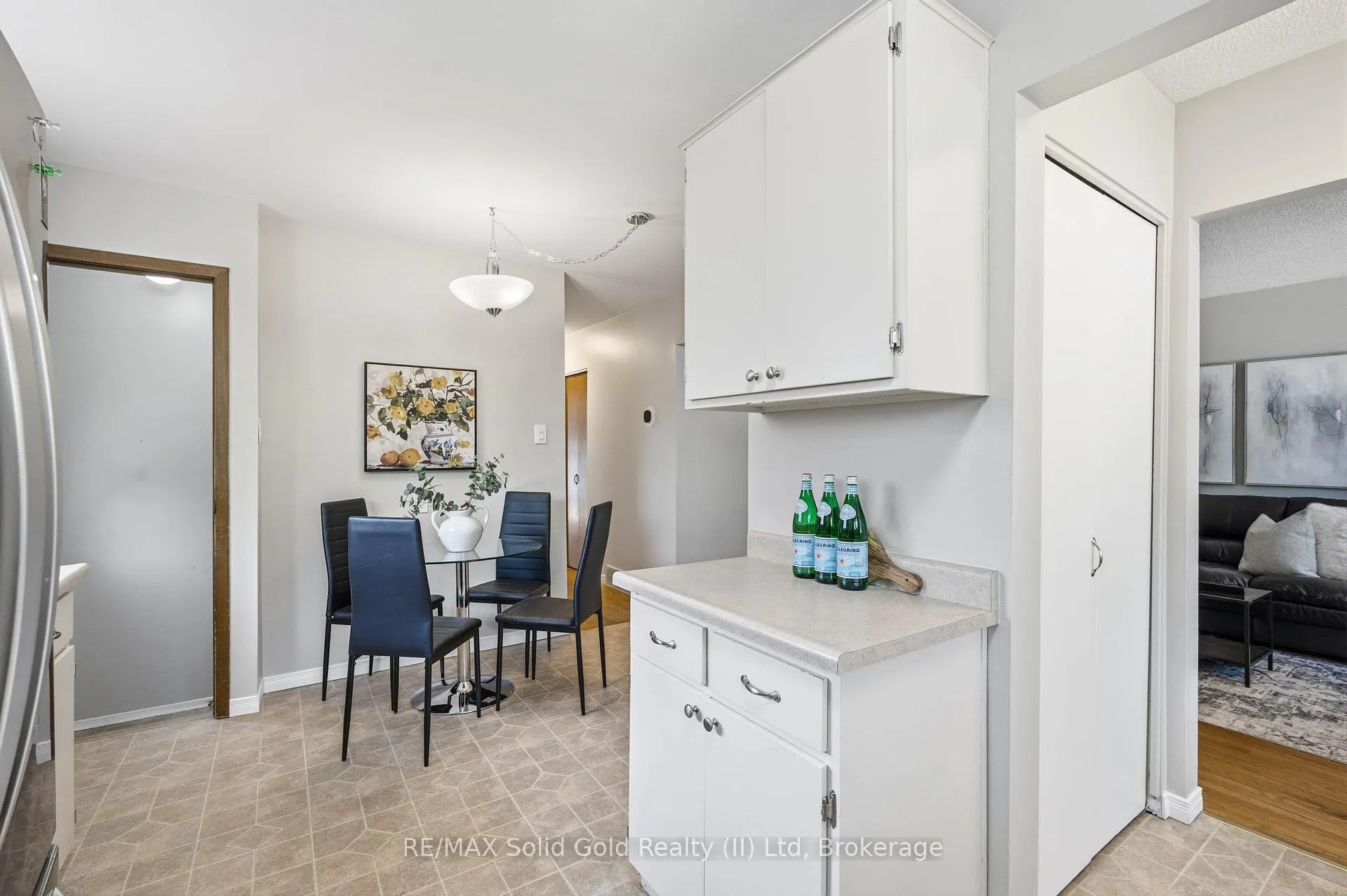 Photo 10 of 613 Dogwood Lane, Waterloo — HOMEH