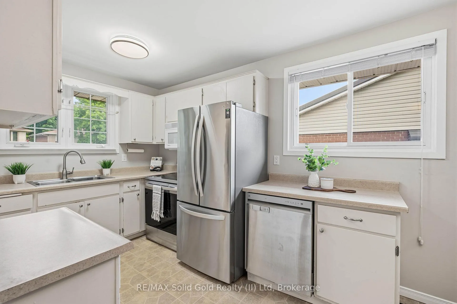 Photo 11 of 613 Dogwood Lane, Waterloo — HOMEH