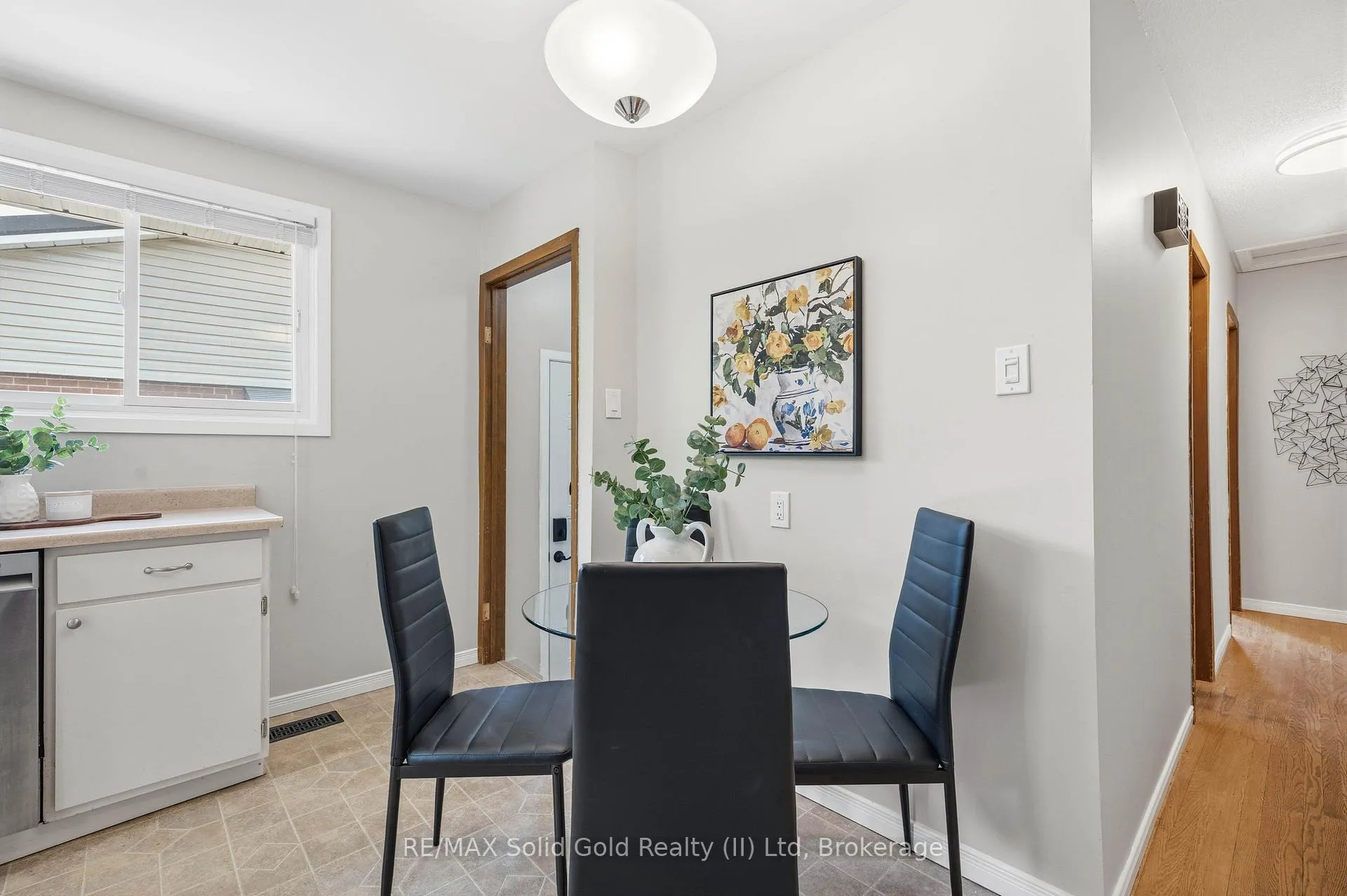 Photo 14 of 613 Dogwood Lane, Waterloo — HOMEH