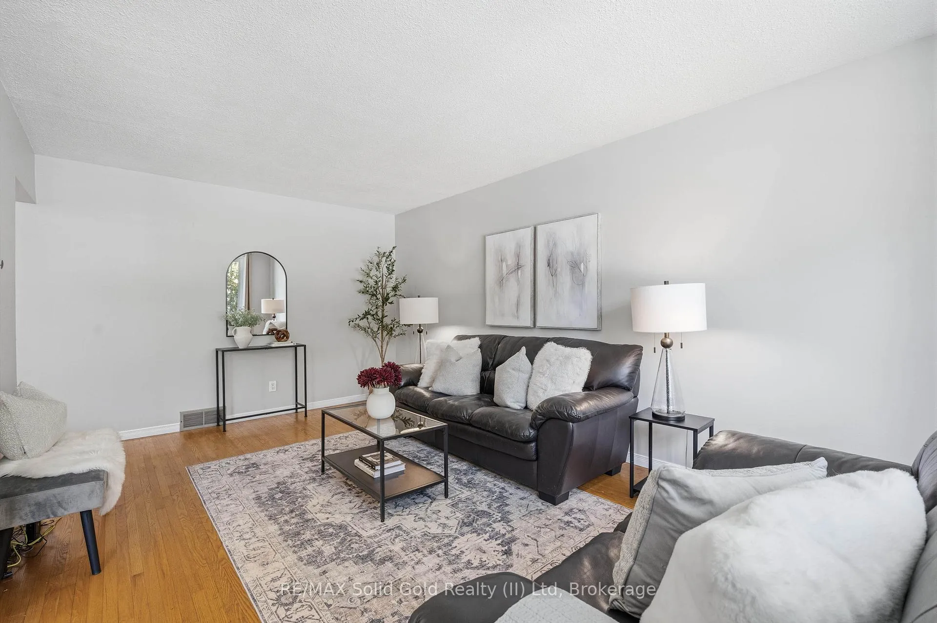 Photo 15 of 613 Dogwood Lane, Waterloo — HOMEH