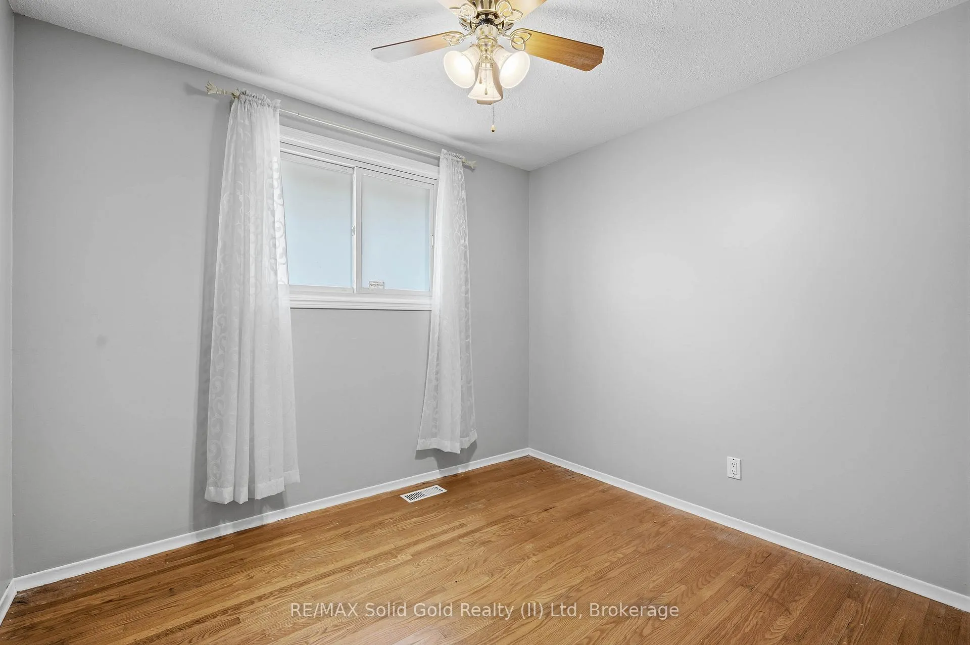 Photo 23 of 613 Dogwood Lane, Waterloo — HOMEH