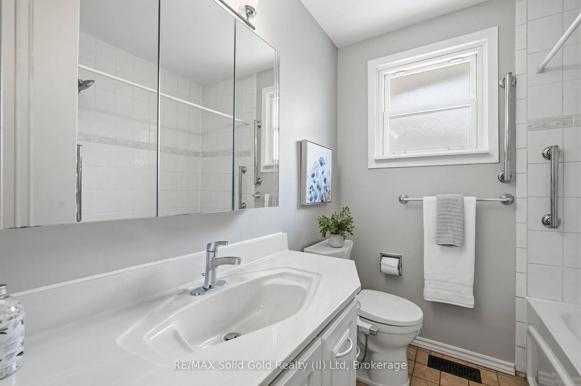 Photo 25 of 613 Dogwood Lane, Waterloo — HOMEH