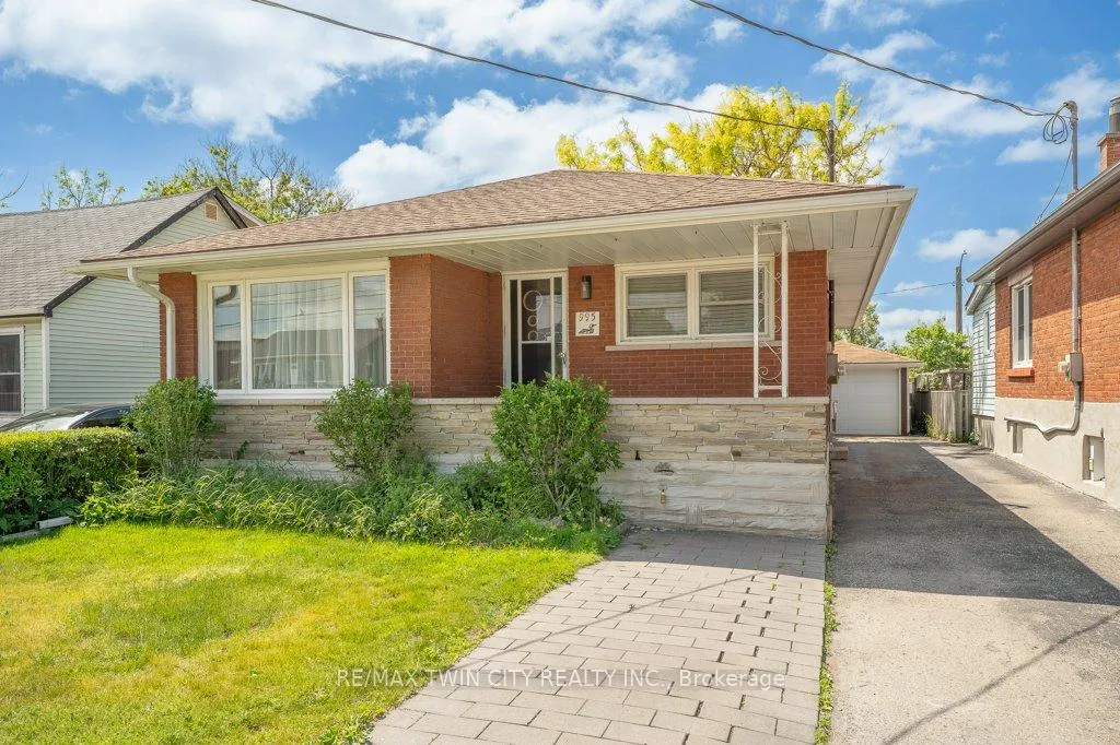 Photo 2 of 995 Weber Street E, Kitchener — HOMEH