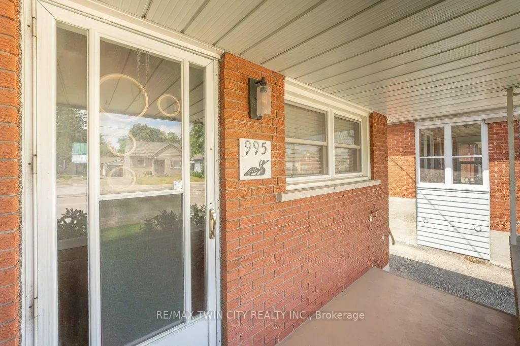 Photo 5 of 995 Weber Street E, Kitchener — HOMEH