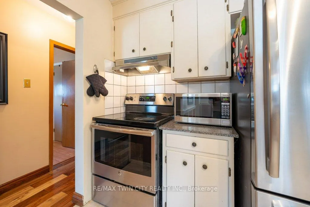 Photo 7 of 995 Weber Street E, Kitchener — HOMEH