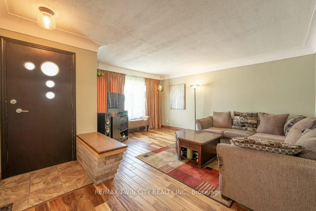 Photo 12 of 995 Weber Street E, Kitchener — HOMEH