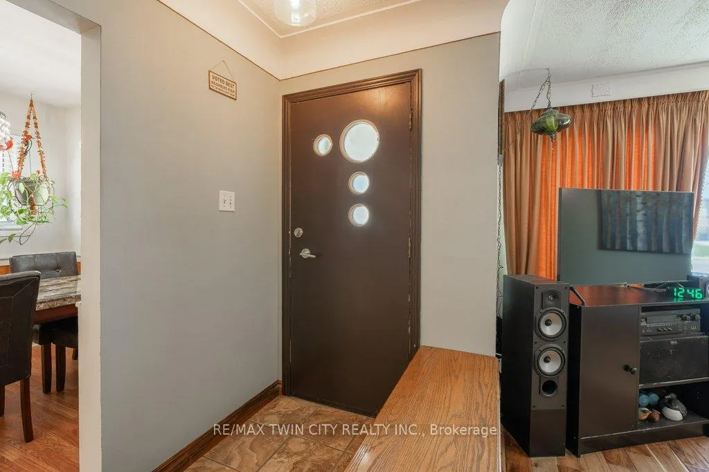 Photo 13 of 995 Weber Street E, Kitchener — HOMEH