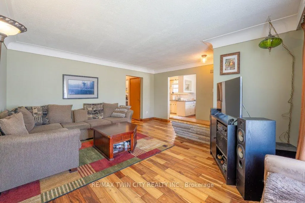Photo 14 of 995 Weber Street E, Kitchener — HOMEH