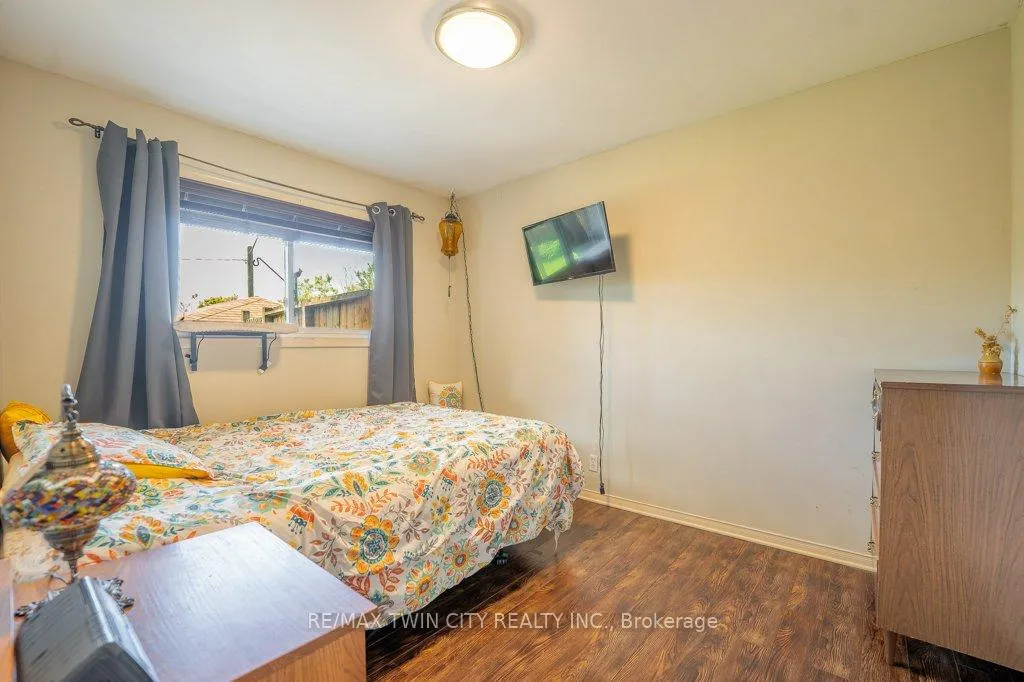 Photo 17 of 995 Weber Street E, Kitchener — HOMEH