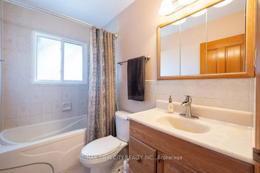 Photo 19 of 995 Weber Street E, Kitchener — HOMEH