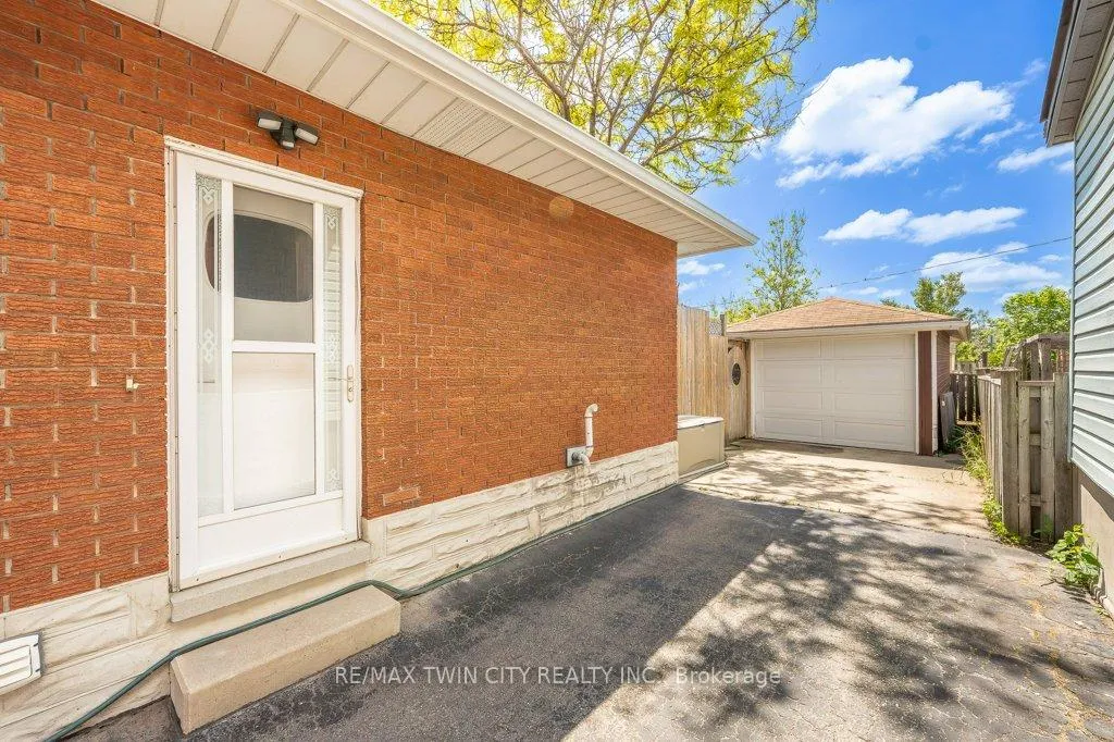 Photo 36 of 995 Weber Street E, Kitchener — HOMEH