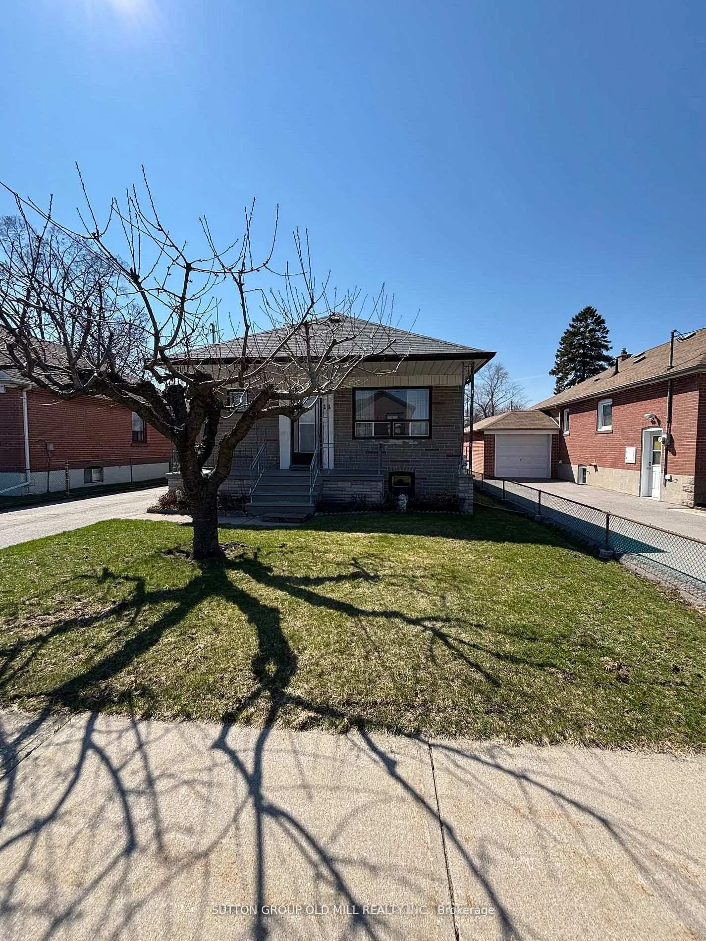 Photo 2 of 14 Ashmore Avenue, Etobicoke, Stonegate-Queensway — HOMEH