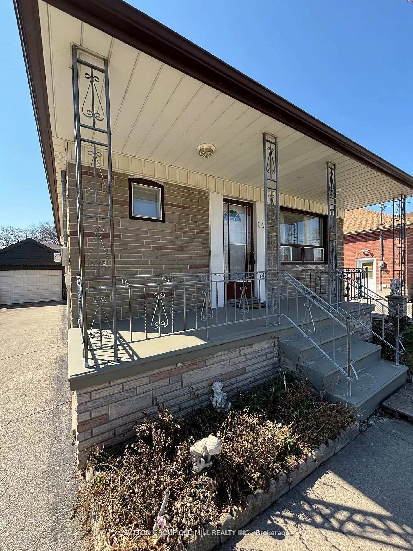 Photo 4 of 14 Ashmore Avenue, Etobicoke, Stonegate-Queensway — HOMEH
