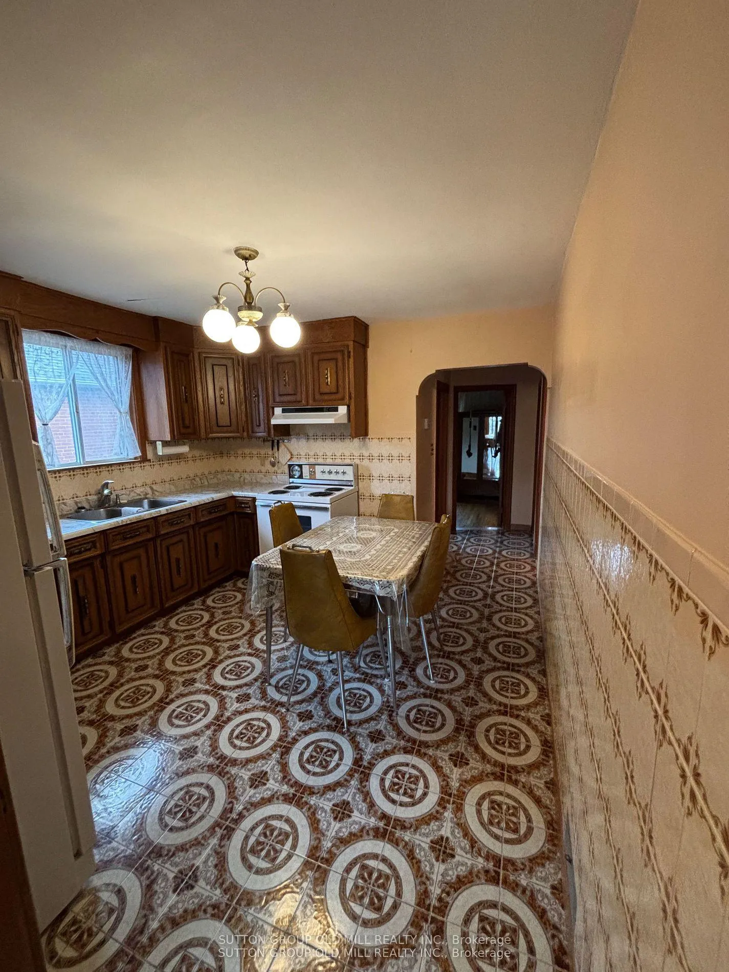 Photo 6 of 14 Ashmore Avenue, Etobicoke, Stonegate-Queensway — HOMEH