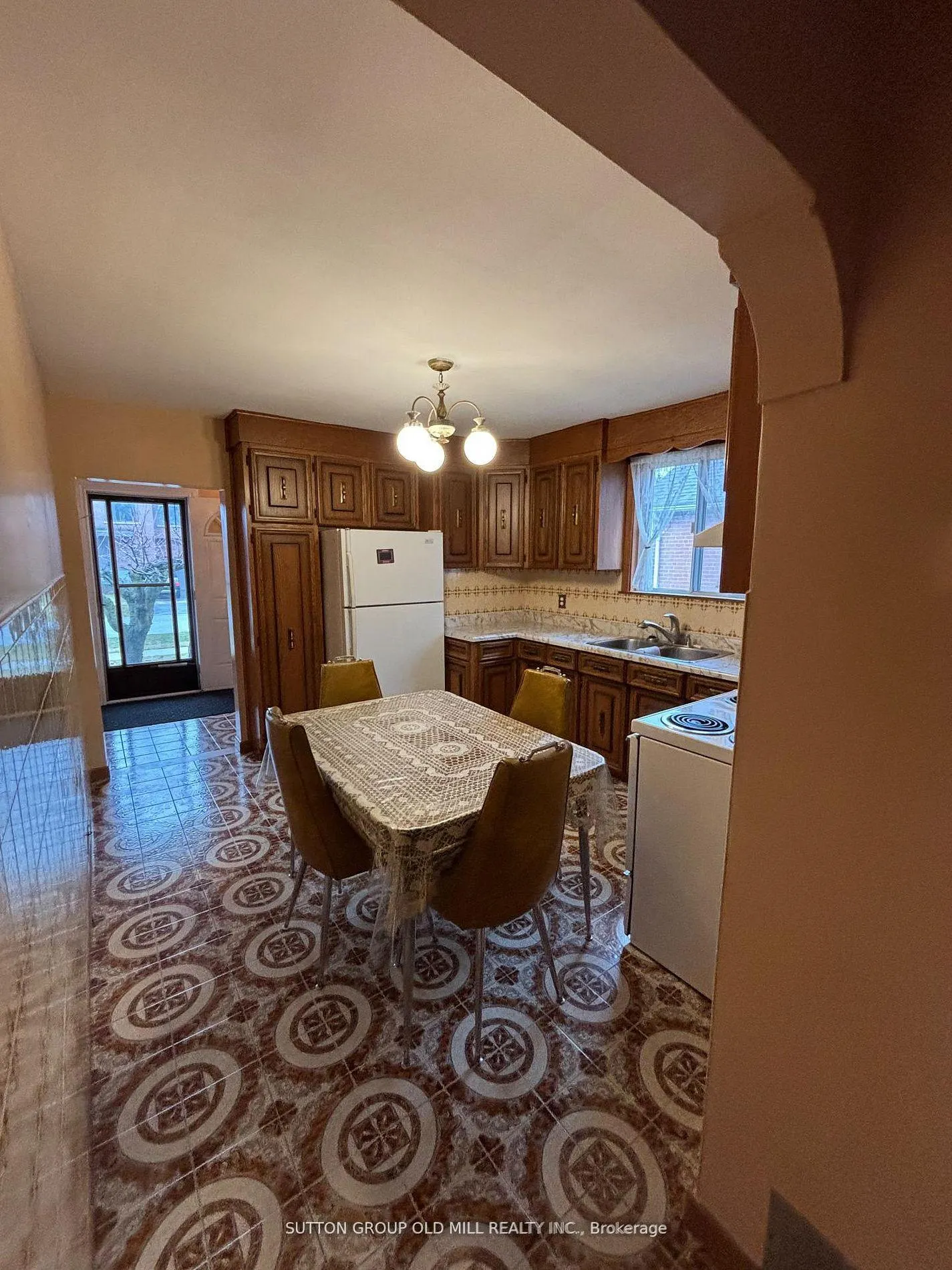 Photo 7 of 14 Ashmore Avenue, Etobicoke, Stonegate-Queensway — HOMEH