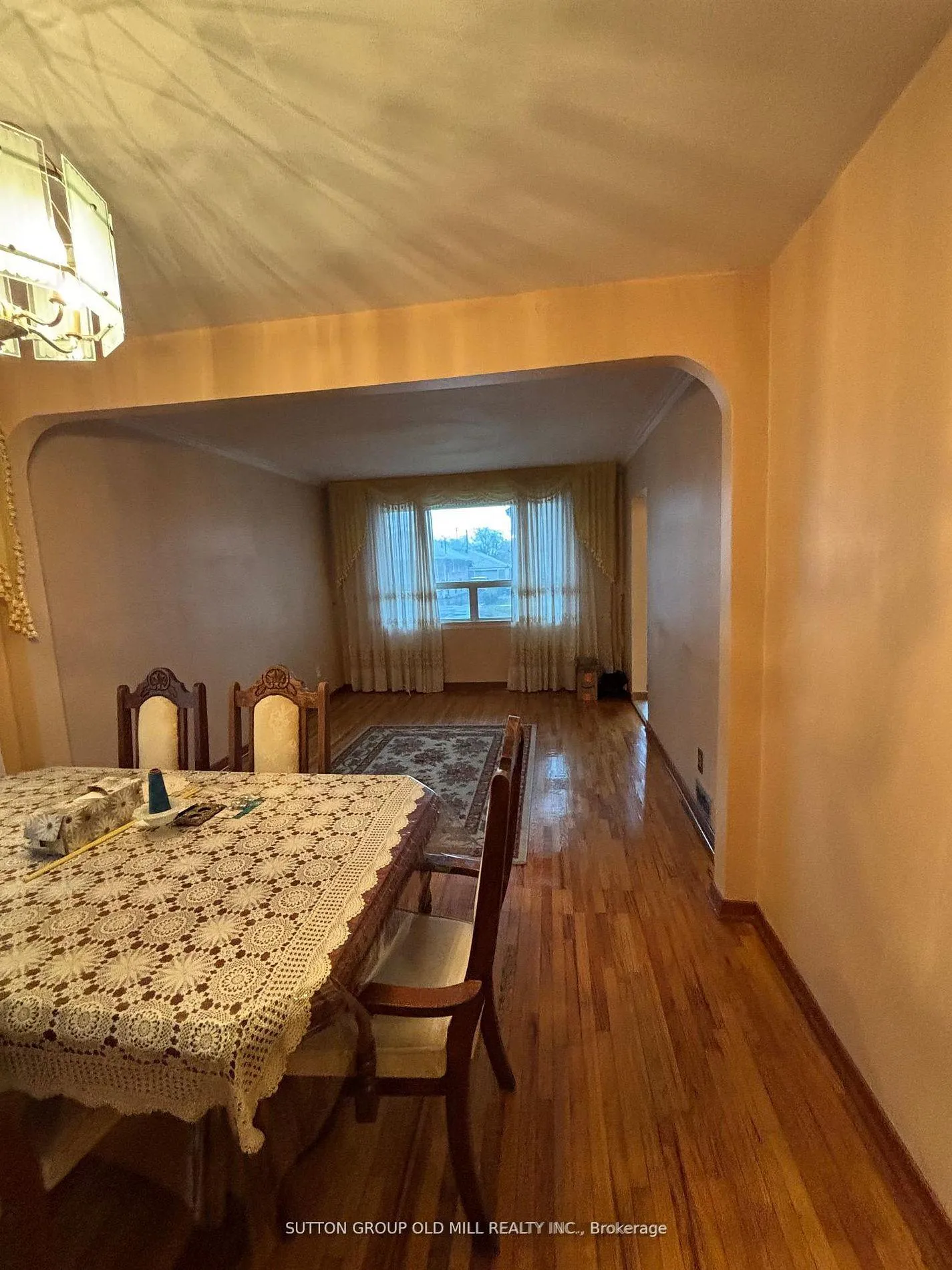 Photo 11 of 14 Ashmore Avenue, Etobicoke, Stonegate-Queensway — HOMEH