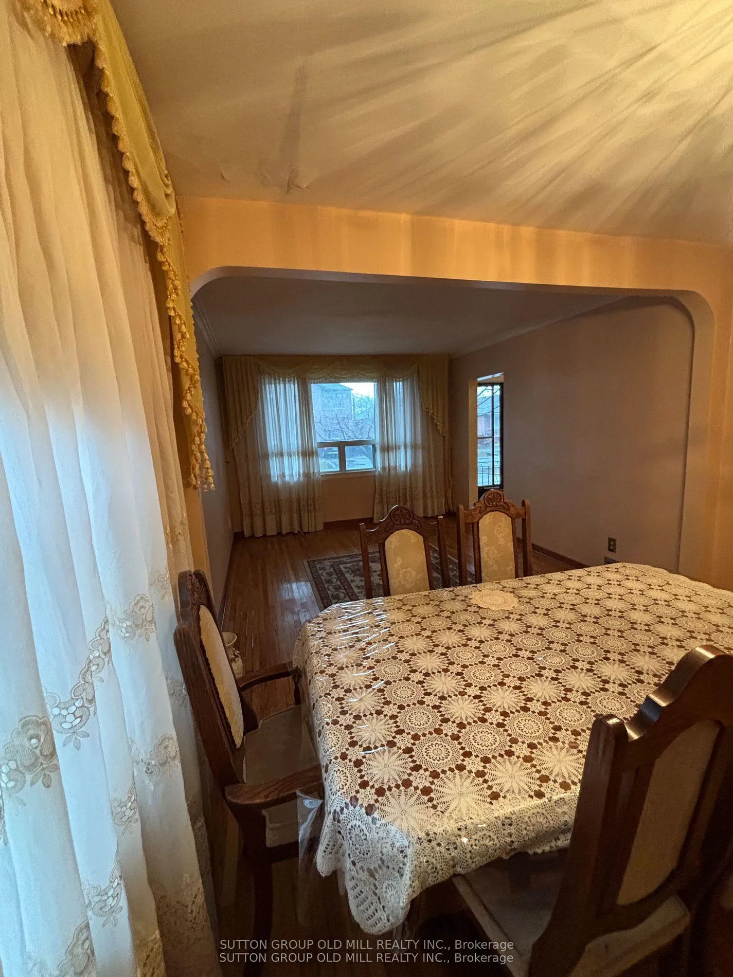 Photo 12 of 14 Ashmore Avenue, Etobicoke, Stonegate-Queensway — HOMEH