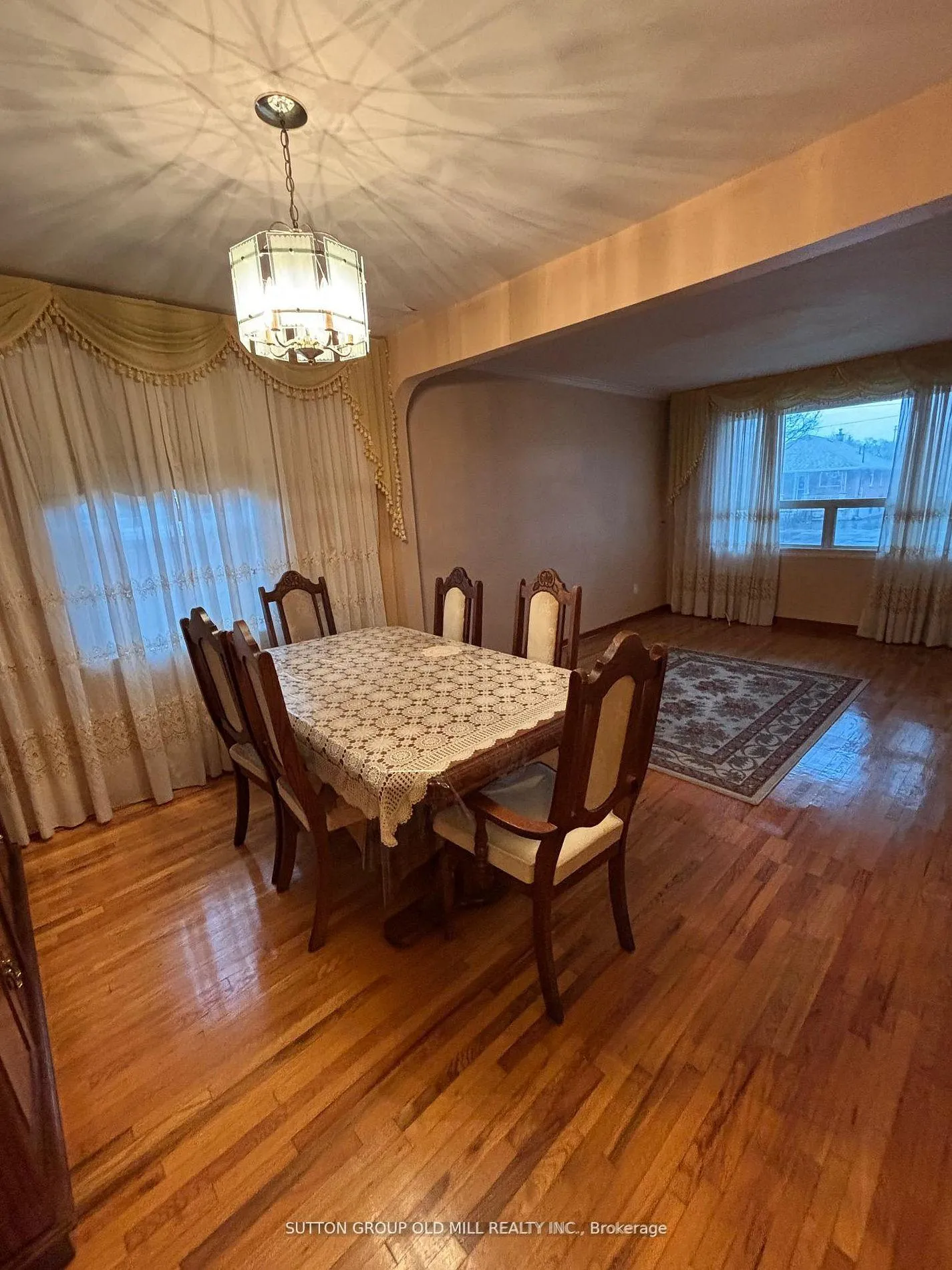 Photo 13 of 14 Ashmore Avenue, Etobicoke, Stonegate-Queensway — HOMEH