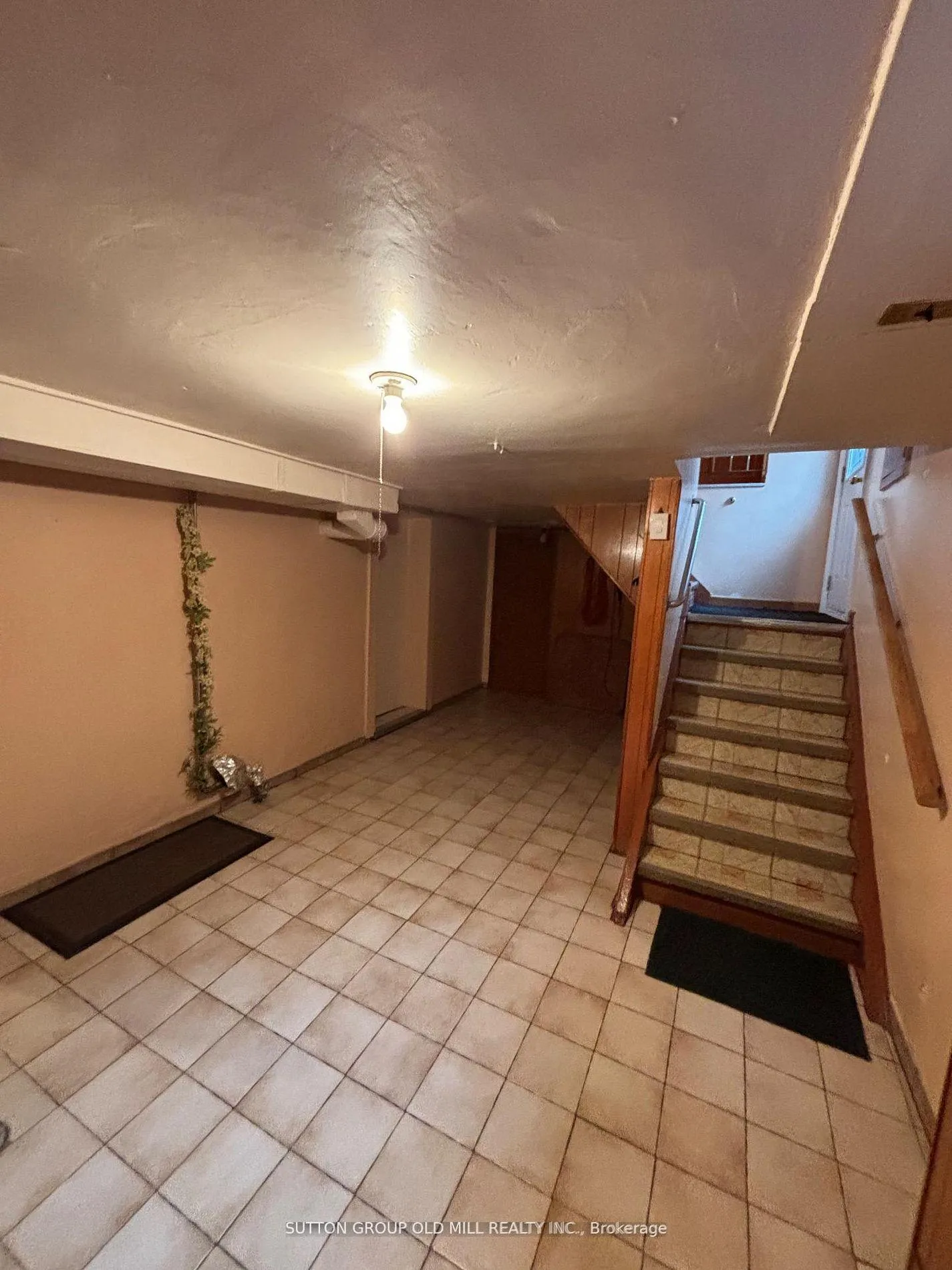 Photo 23 of 14 Ashmore Avenue, Etobicoke, Stonegate-Queensway — HOMEH