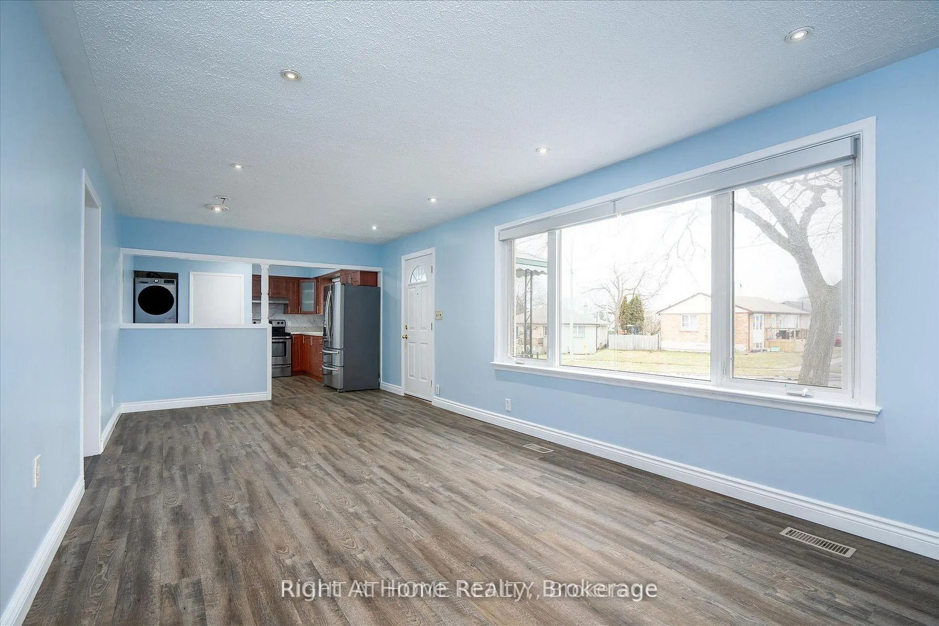 Photo 5 of 322 Jasper Avenue, Oshawa, Lakeview — HOMEH
