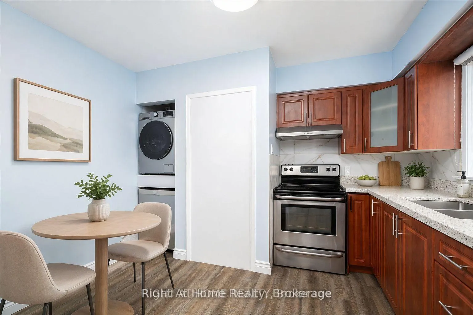 Photo 6 of 322 Jasper Avenue, Oshawa, Lakeview — HOMEH