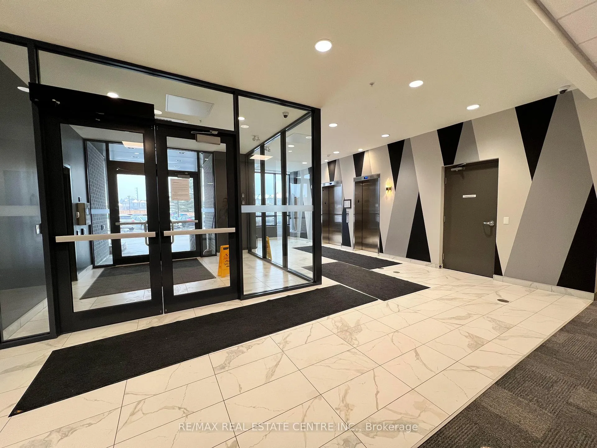 Photo 15 of Unit 614, 26 Lowes Road W, Guelph, Clairfields/Hanlon Business Park — HOMEH