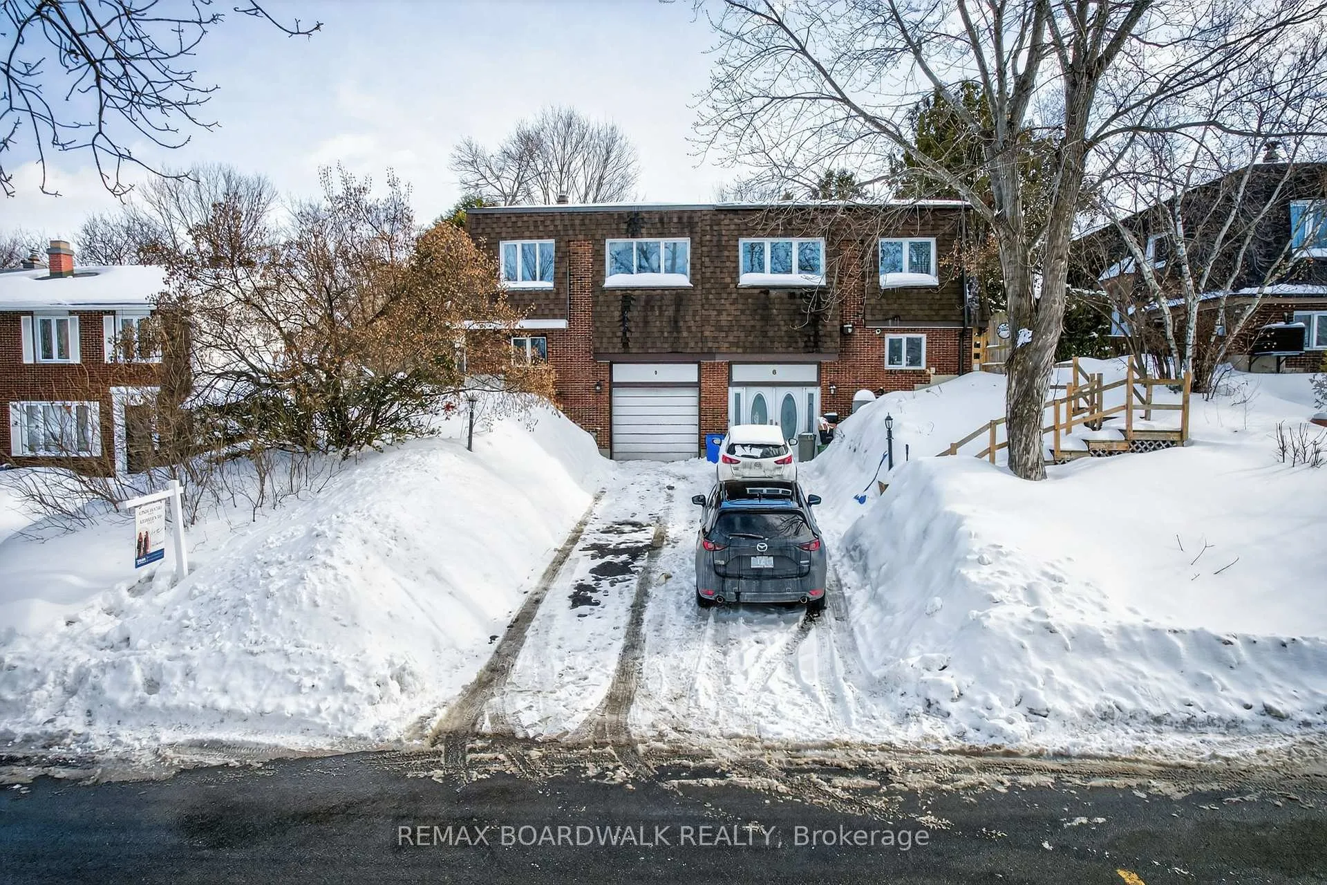 Photo 2 of 8 Oberon Street, Ottawa, Westcliffe Estates — HOMEH