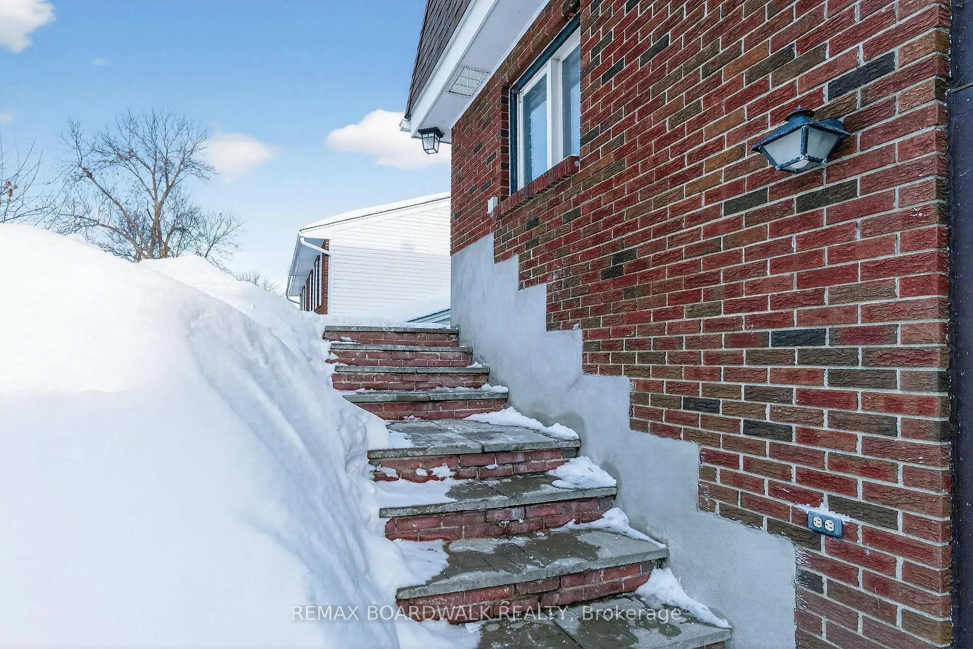 Photo 4 of 8 Oberon Street, Ottawa, Westcliffe Estates — HOMEH