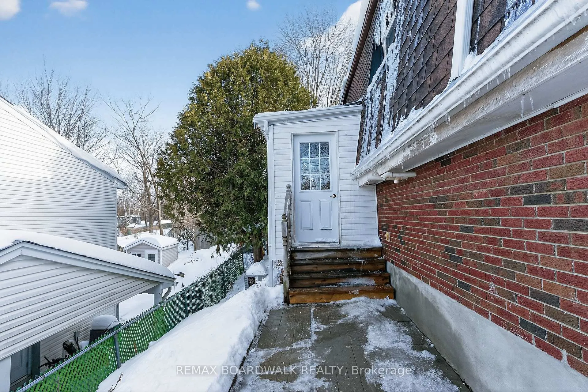 Photo 5 of 8 Oberon Street, Ottawa, Westcliffe Estates — HOMEH