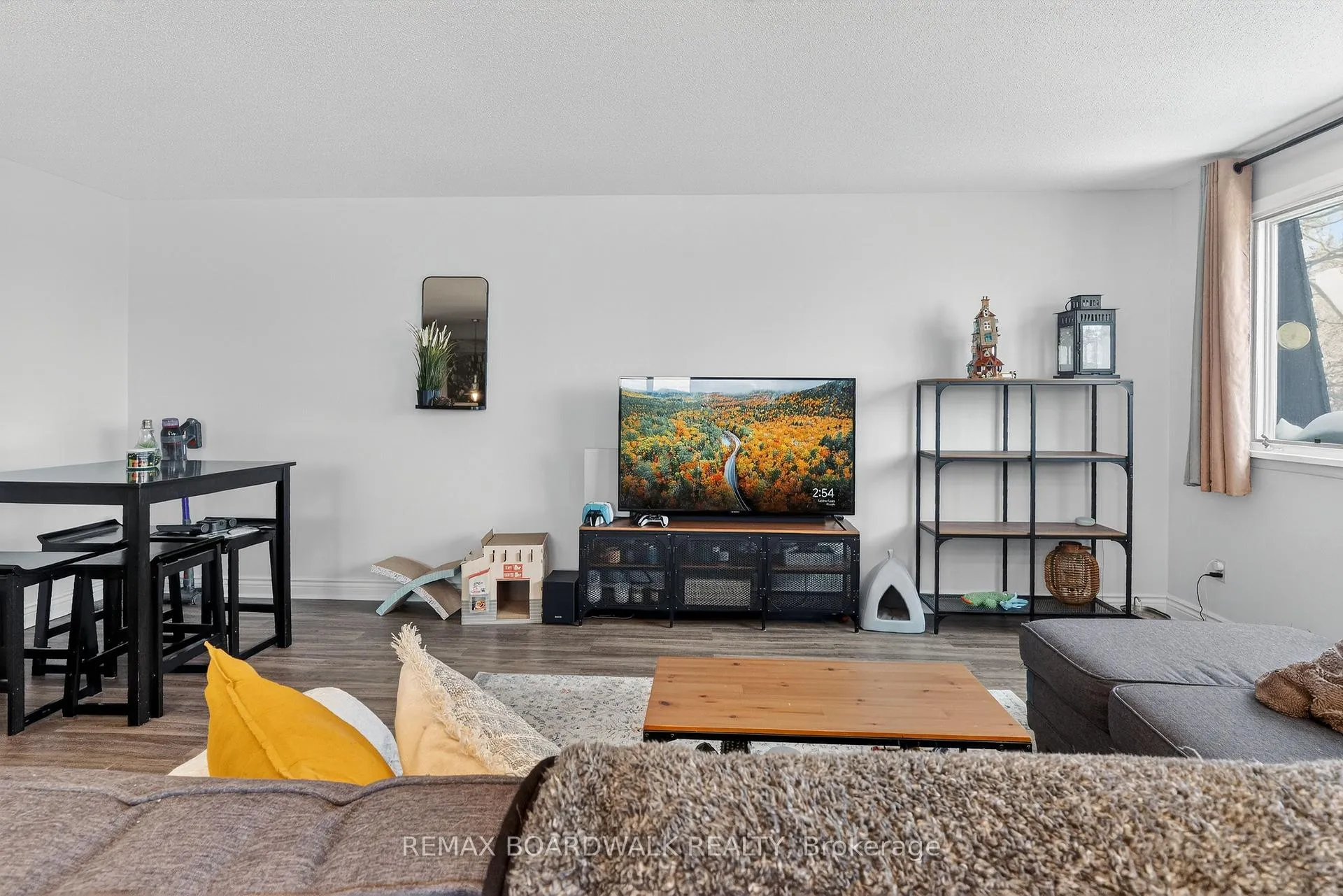Photo 11 of 8 Oberon Street, Ottawa, Westcliffe Estates — HOMEH