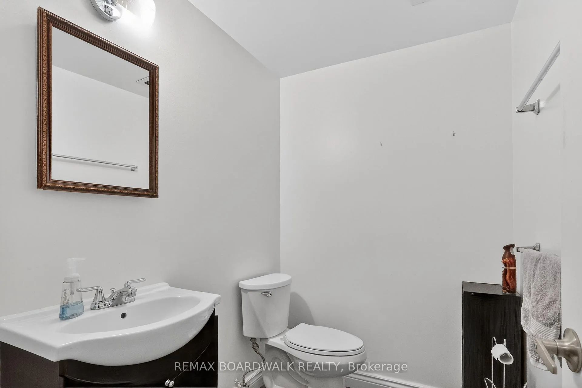 Photo 22 of 8 Oberon Street, Ottawa, Westcliffe Estates — HOMEH