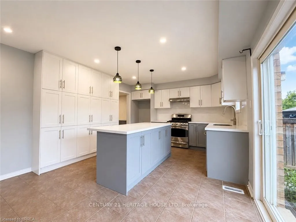 Photo 3 of Unit Upper, 63 Kaufman Drive, Hamilton, Binbrook — HOMEH