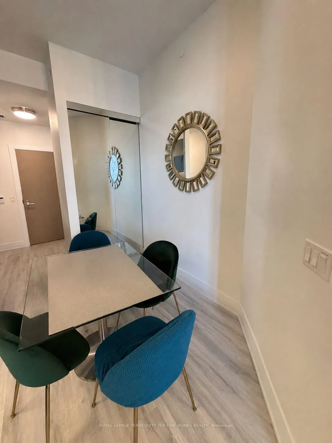Photo 4 of Unit 920, 1 Edgewater Drive, Toronto, Waterfront Communities — HOMEH