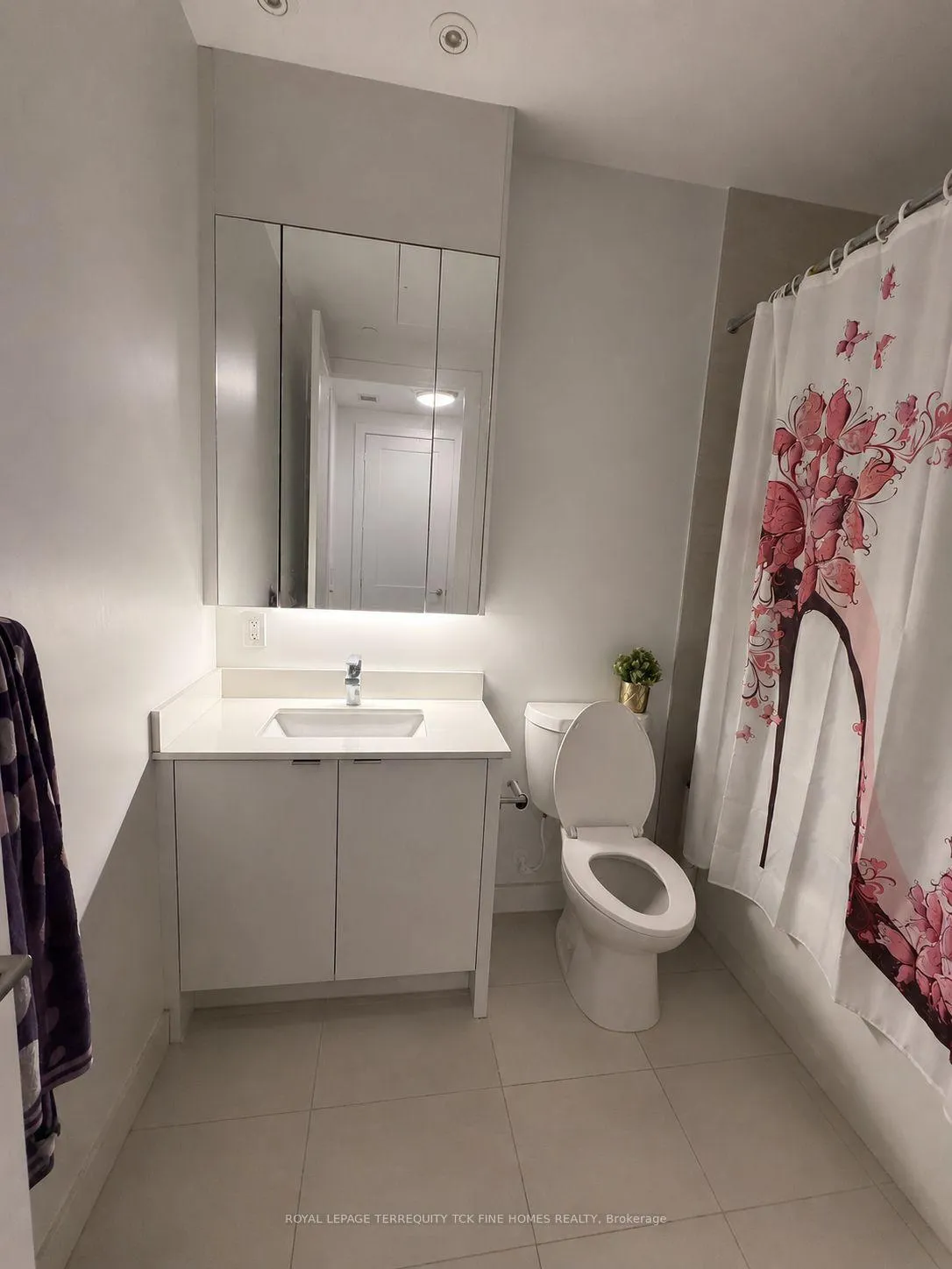 Photo 6 of Unit 920, 1 Edgewater Drive, Toronto, Waterfront Communities — HOMEH