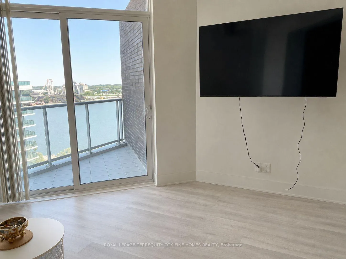 Photo 8 of Unit 920, 1 Edgewater Drive, Toronto, Waterfront Communities — HOMEH