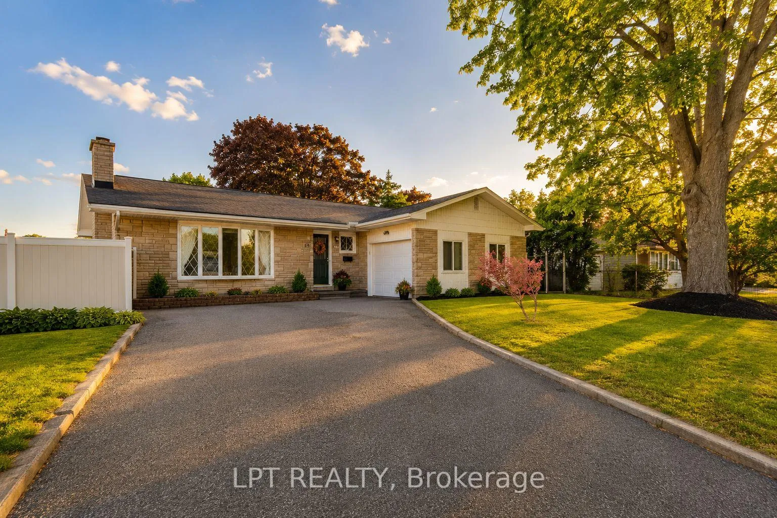 Photo 1 of 39 Hadley Circle, Ottawa, Bells Corners — HOMEH