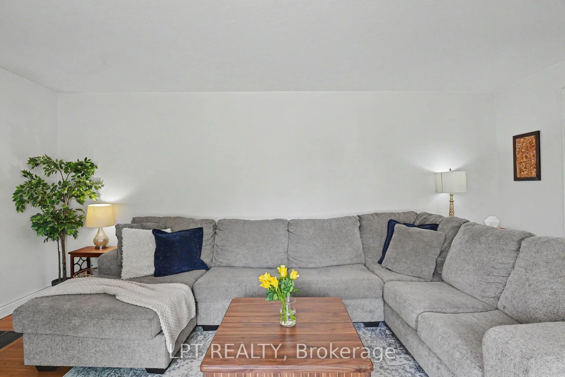 Photo 7 of 39 Hadley Circle, Ottawa, Bells Corners — HOMEH