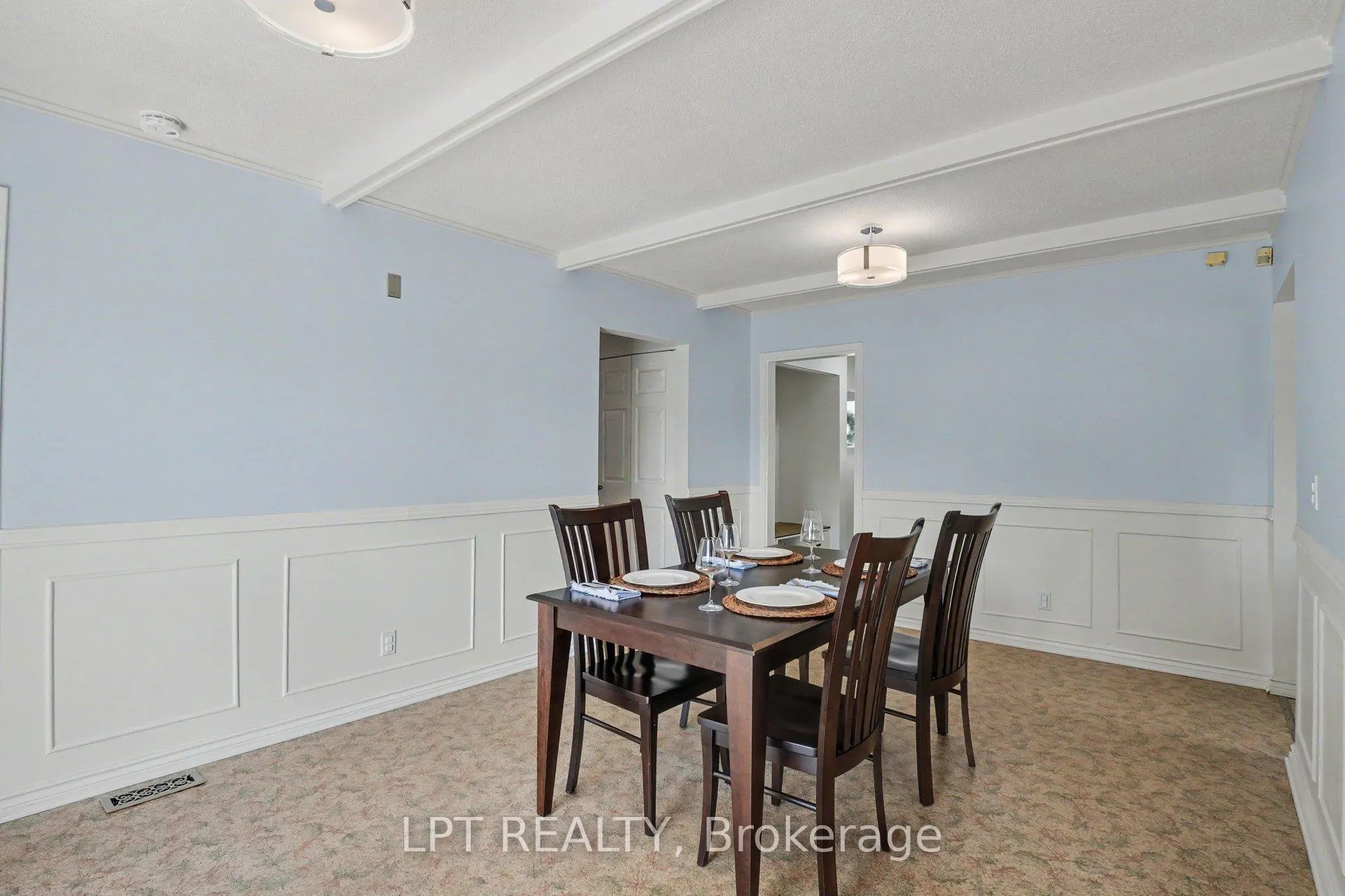 Photo 9 of 39 Hadley Circle, Ottawa, Bells Corners — HOMEH