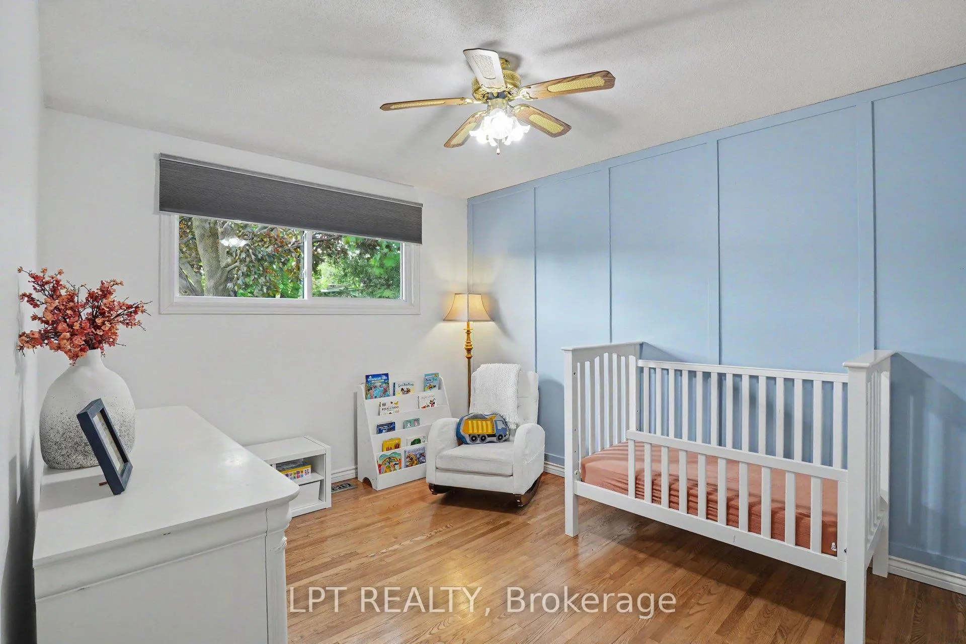 Photo 21 of 39 Hadley Circle, Ottawa, Bells Corners — HOMEH