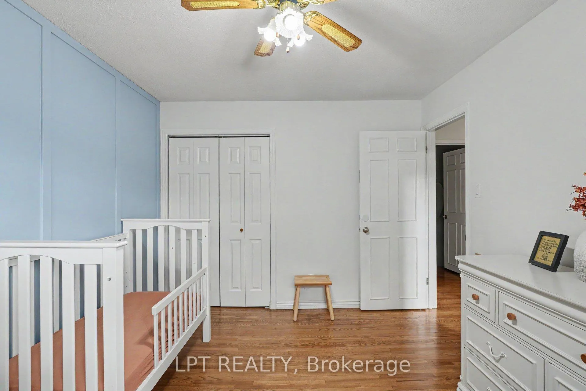 Photo 22 of 39 Hadley Circle, Ottawa, Bells Corners — HOMEH